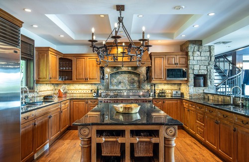 Mont-Tremblant Condo | Penthouse, 9 bdr ski in/out, steps to Village
