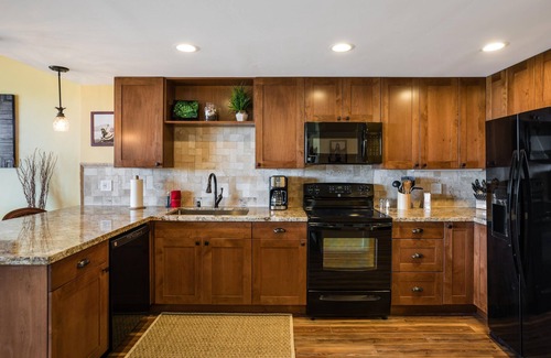 Historic Kailua Village Condo | PENTHOUSE ACROSS FROM OCEAN
