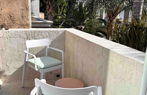 Hollywood Condo | Penthouse Among Palm Trees in Hollywood