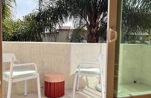Hollywood Condo | Penthouse Among Palm Trees in Hollywood