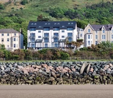 Penmaenmawr Apartment | Penthouse apartment with stunning sea views