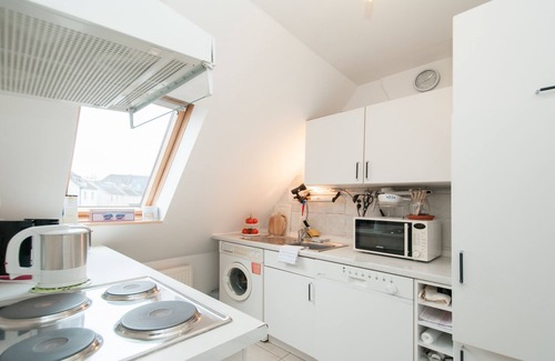 Eppendorf Apartment | PENTHOUSE at Alster City Garden Villa. Stylish & quiet apt., Adults only