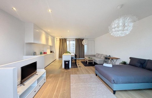 Etterbeek Apartment | Penthouse Cinquantenaire