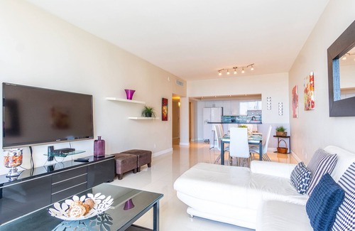 Sunny Isles Beach Condo | Penthouse condo with amazing ocean & park views | WIFI + Parking