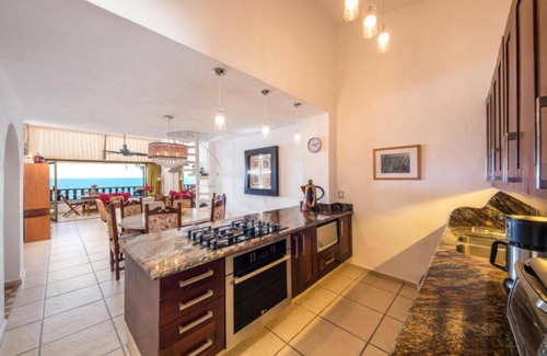 Amapas Condo | Penthouse Condo on the Beach at 701 Playa Bonita