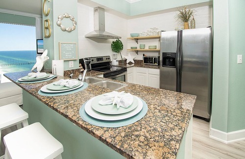 Panama City Beach Condo | Penthouse Corner Beachfront BIG VIEWS Sleeps 5 King bunks FREE Beach Chairs Pool