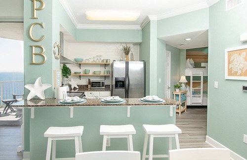 Panama City Beach Condo | Penthouse Corner Beachfront BIG VIEWS Sleeps 5 King bunks FREE Beach Chairs Pool