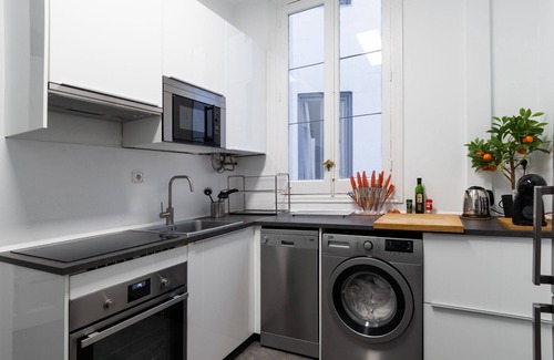 Malasana Apartment | PENTHOUSE deluxe GRANVIA, by MONARO*