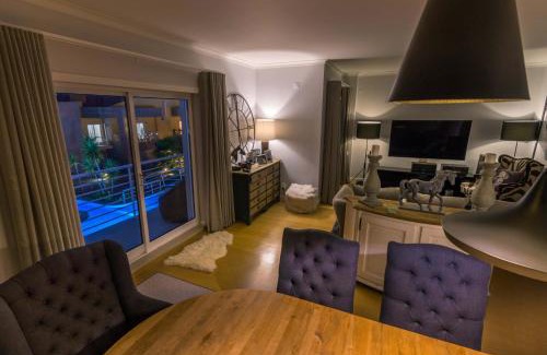 Cascais Apartment | Penthouse Duplex Rooftop Jacuzzi 4 Rooms 6 beds 8 Persons