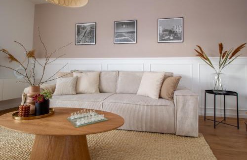 Ehmen Apartment | Penthouse-Ferienwohnung Wolfsburg mit Dachterrasse WLAN Smart-TV überdachter Parkplatz Wallbox