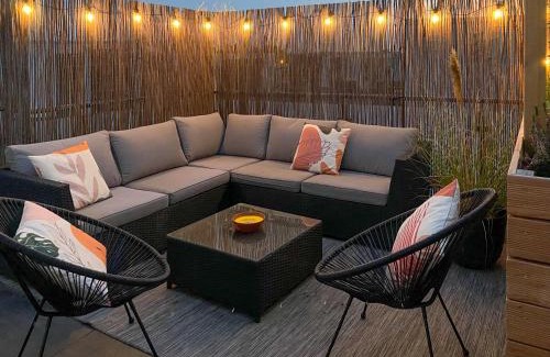 Ehmen Apartment | Penthouse-Ferienwohnung Wolfsburg mit Dachterrasse WLAN Smart-TV überdachter Parkplatz Wallbox