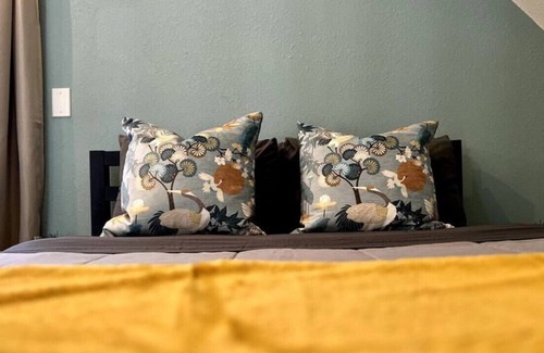 North Conway Apartment | Penthouse-fire pit, dog friendly