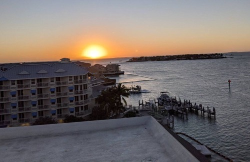 Historic Seaport Condo | Penthouse Galleon Waterfront Balcony Marina View Suite 2-Bed/bath+Beach+Tiki Bar
