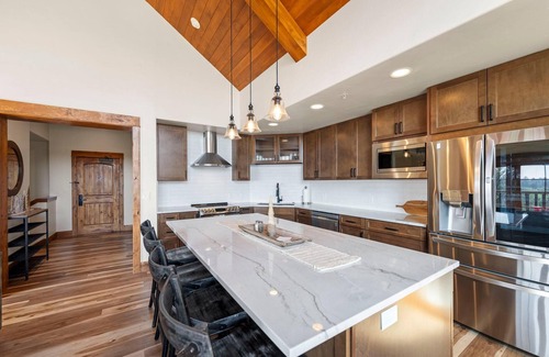 Tamarack Condo | Penthouse | Golf & Lake Views | Resort Amenities