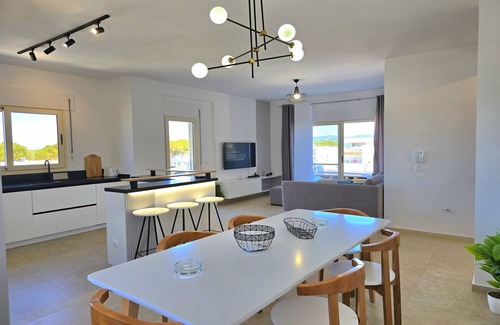Ishem Apartment | Penthouse in Alps near Ski Slope