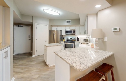 Orange Beach Condo | Penthouse-level condo with ocean views, beachfront access, pools, hot tub, & gym