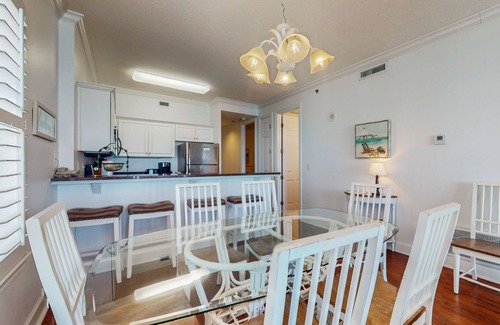 Gulf Shores Condo | Penthouse-level, waterfront condo with epic Gulf-view balcony, pools, & gym