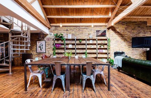St Luke's Apartment | Penthouse Loft apartment with roof terrace Not for events or parties