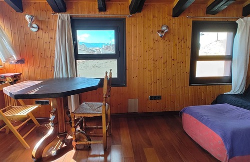 Olot Apartment | Penthouse-loft with natural light and sun all day overlooking the city center.