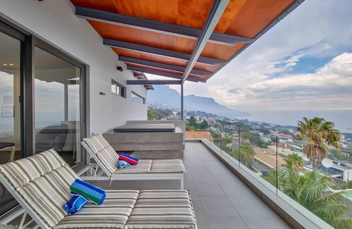 Camps Bay Villa | Penthouse Luxury, hot tub, Camps Bay Beach views