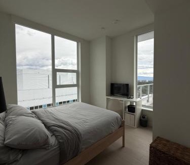 Surrey Apartment | Penthouse Luxury Room in Surrey