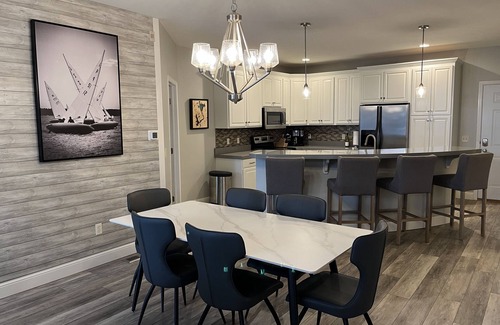 Arnolds Park Condo | Penthouse Luxury with Lake Views & 6 FREE waterpark passes daily at Bridges Bay.