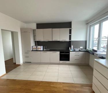 Klagenfurt am Woerthersee Apartment | Penthouse mit Außendusche