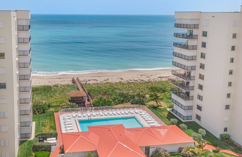 Hutchinson Island South Condo | Penthouse Oceanfront Condo with Stunning Views