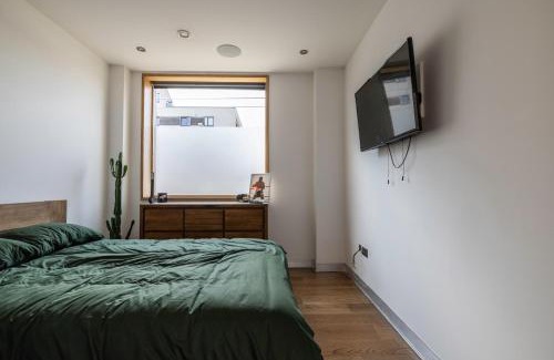 Kentish Town House | Penthouse of Old Piano Factory in Kentish Town - Homestay