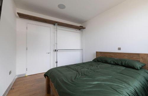 Kentish Town House | Penthouse of Old Piano Factory in Kentish Town - Homestay