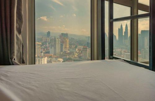 Chow Kit Hostel | Penthouse on 34 - The Highest Unit and Best Views in Regalia & Private Rooftop Terrace