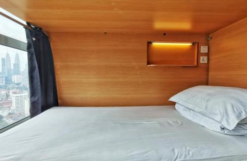 Chow Kit Hostel | Penthouse on 34 - The Highest Unit and Best Views in Regalia & Private Rooftop Terrace