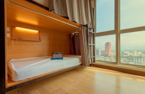 Chow Kit Hostel | Penthouse on 34 - The Highest Unit and Best Views in Regalia & Private Rooftop Terrace