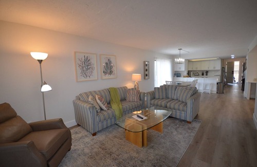 Sanibel Condo | Penthouse on the beach,Rooftop Deck FOR FAB Sunsets & 360 Views, 2 MIN to Beach!