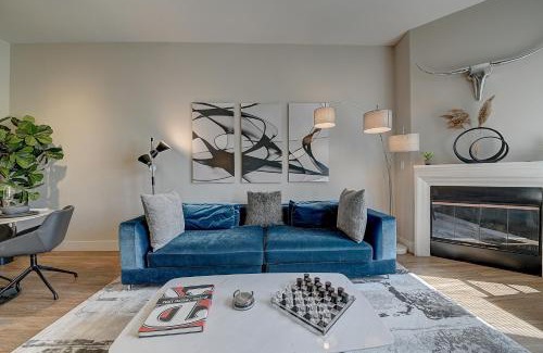 Westwood Apartment | Penthouse One Bedroom Garden View Condo by UCLA