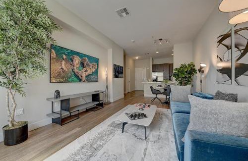 Westwood Apartment | Penthouse One Bedroom Garden View Condo by UCLA