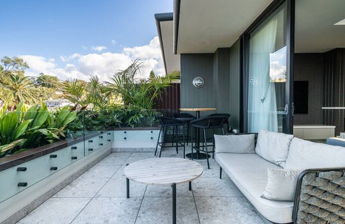 Collaroy Apartment | Penthouse Perfection in prestigious Collaroy Basin