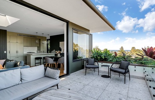 Collaroy Apartment | Penthouse Perfection in prestigious Collaroy Basin