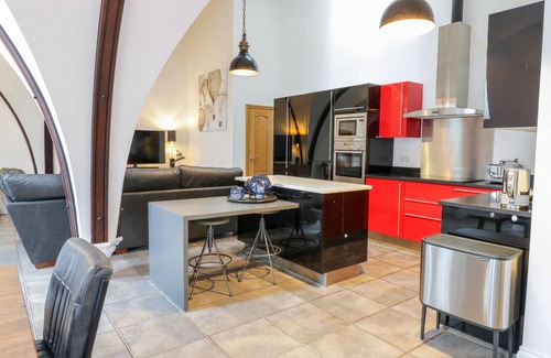 Moffat Apartment | PENTHOUSE ST. MARY'S CHURCH, pet friendly in Moffat