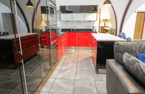 Moffat Apartment | PENTHOUSE ST. MARY'S CHURCH, pet friendly in Moffat