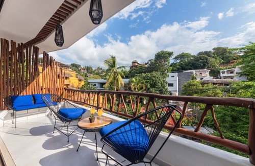 Sayulita Apartment | Penthouse Studio 2 blocks from beach & ROOFTOP POOL