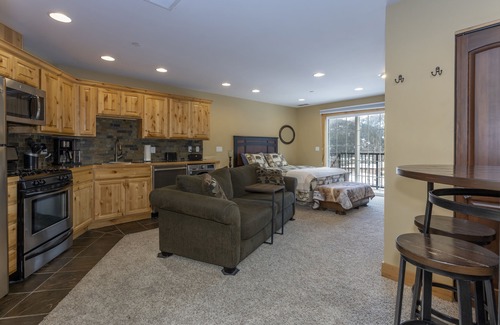 Kellogg Condo | Penthouse Studio w/Mtn Sunrise Views; Near Silver