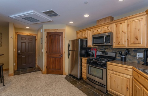 Kellogg Condo | Penthouse Studio w/Mtn Sunrise Views; Near Silver