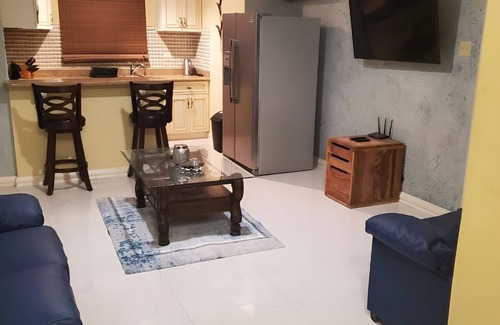 West Gate Hills Apartment | Penthouse Suite - Minutes from the beach!