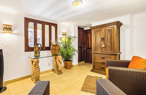 Emiliano Zapata Condo | Penthouse Suite with Wraparound Balcony, Private Jacuzzi on the Beach, Old Town