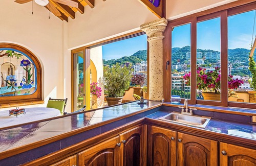 Emiliano Zapata Condo | Penthouse Suite with Wraparound Balcony, Private Jacuzzi on the Beach, Old Town