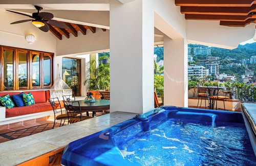 Emiliano Zapata Condo | Penthouse Suite with Wraparound Balcony, Private Jacuzzi on the Beach, Old Town