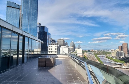 Melbourne Central Business District Apartment | Penthouse Suite - Spectacular Private Balcony