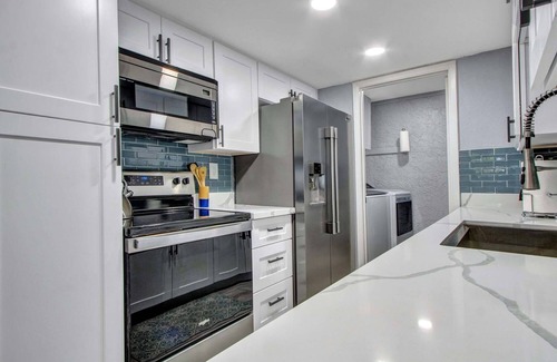 North Mountain Condo | Penthouse suite two bed, kingsize beds, updated, heated pool & spa