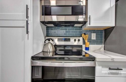 North Mountain Condo | Penthouse suite two bed, kingsize beds, updated, heated pool & spa